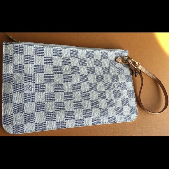 Louis Vuitton Neverfull Pouch - Picture 5 of 5